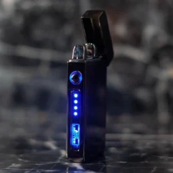Merkloos Cuberna Elektrische Plasma USB Aansteker Met Batterij Indicator Ice Black - Wind En Storm Bestendig - Geschikt Voor Kaarsen, Vuurwerk, Sigaretten En BBQ -Grillmeesters Goedkope Winkel 1200x1200 295