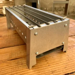 Spiedini Saté-bbq Bali 40 Mini - Kleine, Smalle Houtskoolbarbecue Met Horizontaal Rooster Voor Sate Of Andere Spiesjes - 40 Cm Lang, 11 Cm Breed, 14 Cm Hoog - Ideaal Voor Tuin- Of Open Haard, Of Balkon - Materiaal: Gealuminiseerd Ijzer -Grillmeesters Goedkope Winkel 1200x1200 32