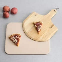 Buxibo 2in1 Pizzasteen - Voor BBQ & Oven - Inclusief Serveer Plank - Pizzabord/Pizzaplank - 30.5 X 38.1 X 1.4 Cm -Grillmeesters Goedkope Winkel 1200x1200 495