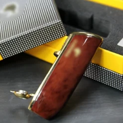Cohiba® Sigarenaansteker - Sigarenboor - Sigaren - Sigaar - Cohiba Aansteker - Sigarenboor - Sigaren Accessoires - Sigarenknipper - Sigaar Aansteker - Cohiba - Incl. Luxe Geschenkdoos - Rood -Grillmeesters Goedkope Winkel 1200x1200 538