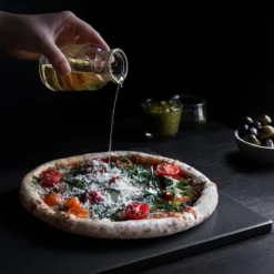 Navaris Pizzasteen XL Voor Oven En Barbecue - Rechthoekige Pizzaplaat 38 X 30 Cm - Inclusief Receptenboek - Keramisch Geglazuurd - Zwart -Grillmeesters Goedkope Winkel 1200x1200 590