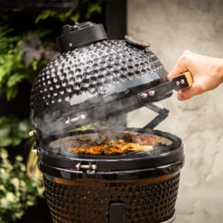 BluMill Kamado BBQ Egg - Kamado 13 Inch - Incl. Vlees Thermometer - Houtskoolbarbecues - Zwart - Ø 27cm -Grillmeesters Goedkope Winkel 1200x1200 64