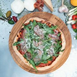 Boska Pizzaplank Friends L - BBQ Accessoires - Eikenhout - Handige Opvanggeul - Ø 34 Cm -Grillmeesters Goedkope Winkel 1200x1200 768