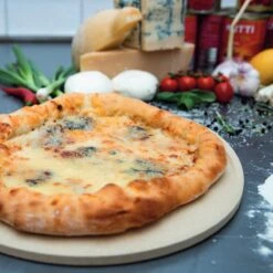 Boska Pizzasteen Deluxe - Voor Oven & BBQ - Knapperige Pizza's - Ø 29.5 Cm - BBQ Accessoires -Grillmeesters Goedkope Winkel 1200x1200 796