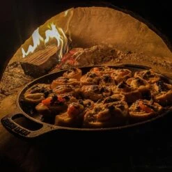 Valhal Outdoor Skillet / Plancha / Koekenpan - Gietijzer - Diameter 35cm, Twee Handvatten, VH35F -Grillmeesters Goedkope Winkel 1200x1200 838