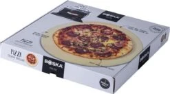 Boska Pizzasteen Deluxe L - Voor Oven & BBQ - Knapperige Pizza's - Ø 35 Cm - BBQ Accessoires -Grillmeesters Goedkope Winkel 1200x667 1