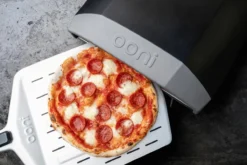 Ooni Pizzaschep Aluminium - Perforated Pizza Peel 12 Inch 7 Ooni Pizzaschep Aluminium - Perforated Pizza Peel 12 Inch -Grillmeesters Goedkope Winkel 1200x800 59