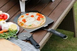 Bighorn Pizzaschep Voor BBQ En Oven-Inklapbare Handgreep -Pizzasnijder- Edelstaal -geschikt Als Broodschep En Ovenschep - SRPT01 -Grillmeesters Goedkope Winkel 1200x800 63