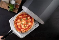 Ooni Pizzaschep Aluminium - Perforated Pizza Peel 12 Inch 9 Ooni Pizzaschep Aluminium - Perforated Pizza Peel 12 Inch -Grillmeesters Goedkope Winkel 1200x806 1