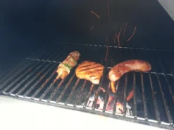 Merkloos MaxxGarden Pizza Oven - Smoker Barbecue Houtskool 45 X 65 X 158cm -Grillmeesters Goedkope Winkel 1200x900 12