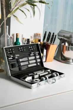 Sens Design BBQ Accesoires - 18 Delig - BBQ Gereedschapset Koffer -Grillmeesters Goedkope Winkel 800x1200 14