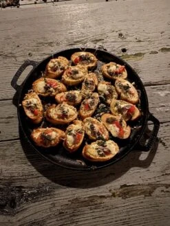 Valhal Outdoor Skillet / Plancha / Koekenpan - Gietijzer - Diameter 35cm, Twee Handvatten, VH35F -Grillmeesters Goedkope Winkel 900x1200 27